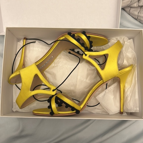 Manolo Blahnik Esparra Satin Yellow Stiletto Heels - Picture 3 of 10